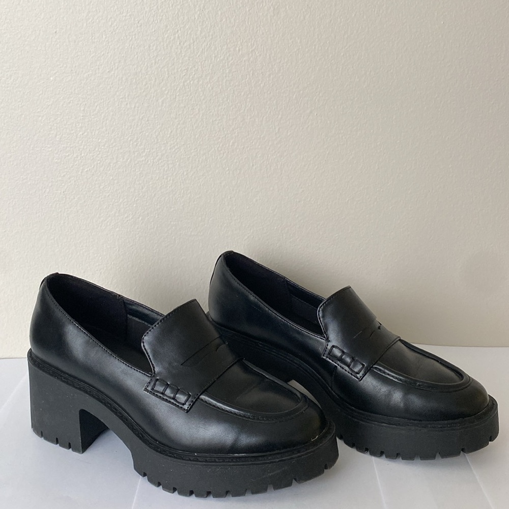 Universal Threads-Size 9-Black-Platform loafers.